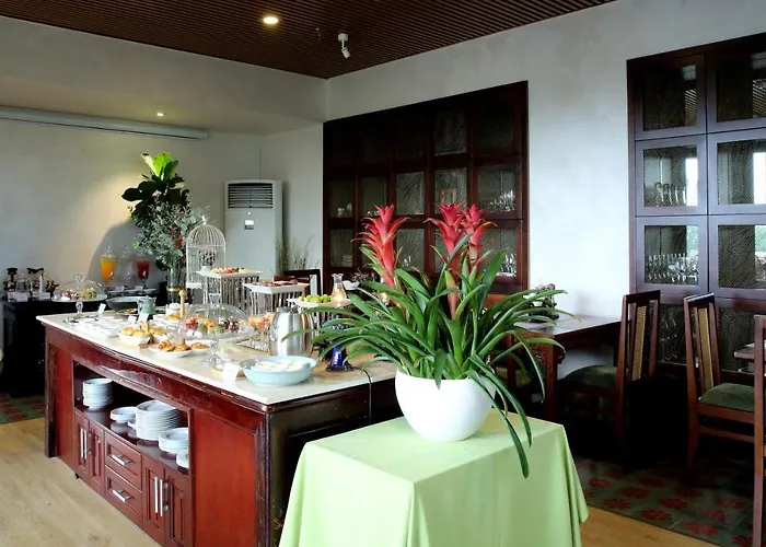 Au Lac Legend Hotel
