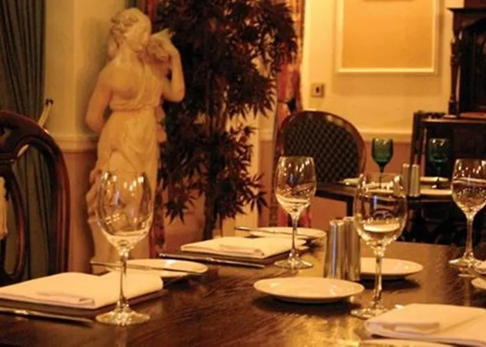 Cross Lanes Hotel