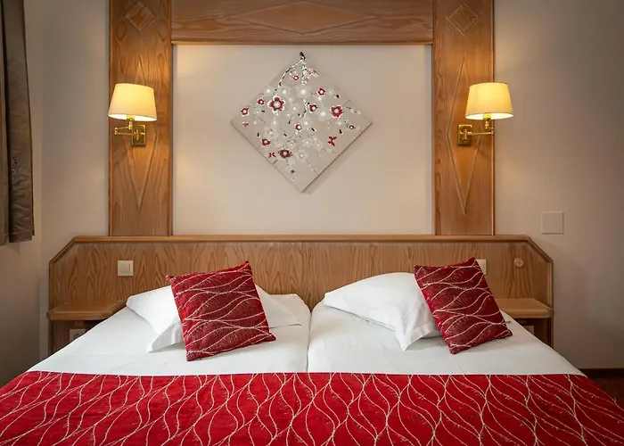 Logis Hotel De La Cloche