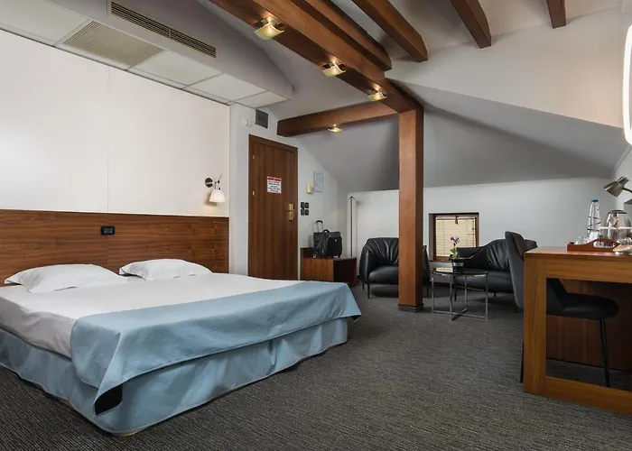 Uniqato Hotel