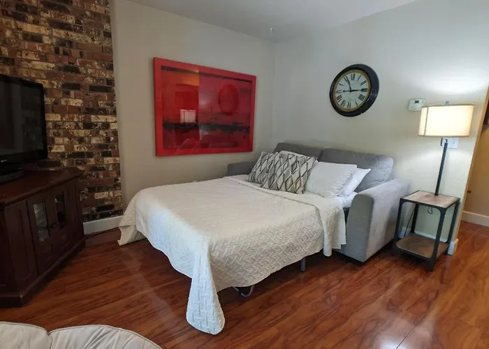 Next To Lake, Pool, 10 Acre Park, 1 Mile To Town, Best Prices