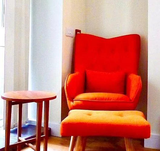 “Dragons Den” Centrally Located Modern Apartment