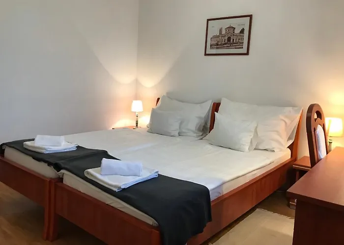 Huszarvar Hotel Kastelyszallo