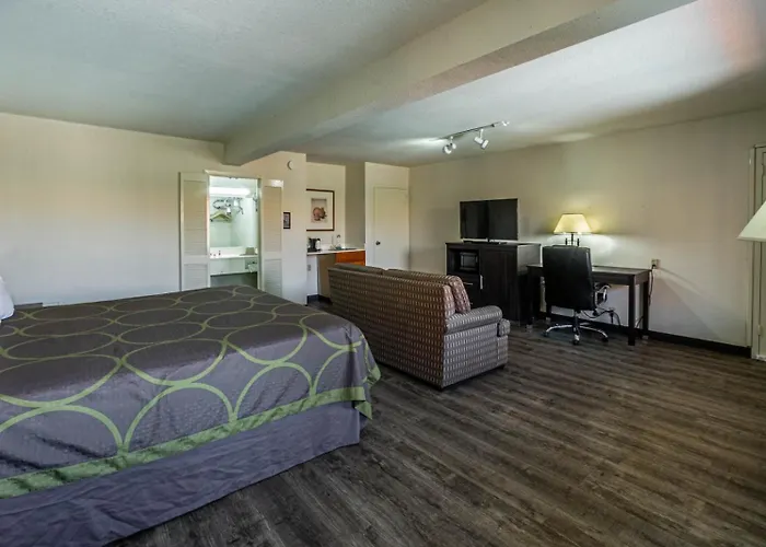Super 8 By Wyndham El Paso Airport