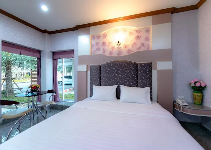 Martina Hotel Surin