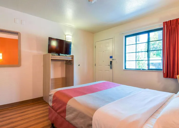 Motel 6-Pomona, Ca - Los Angeles