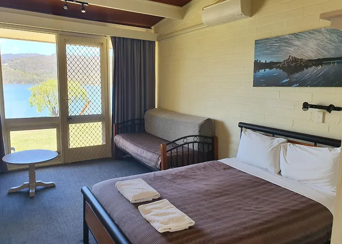 Lake Jindabyne Hotel