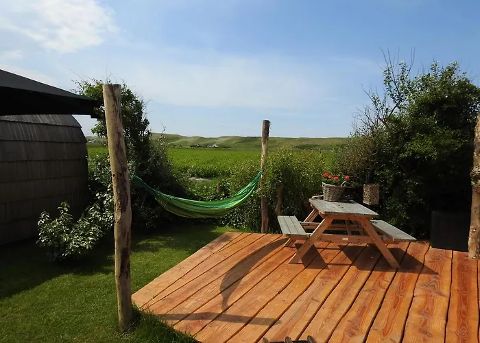De Hut, In Natuurgebied En Vlakbij Het Strand