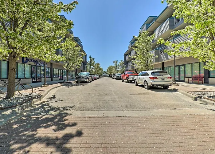 Grand Haven Condo - Walk To Nearby Hot Spots!