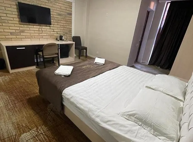 Vzmorie Deluxe Hotel