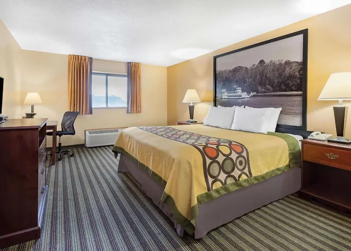 Super 8 By Wyndham Iowa Falls