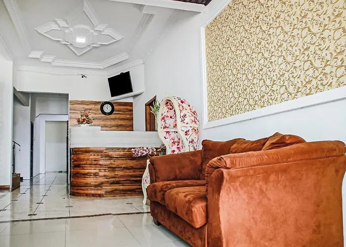 Oyo 90221 Makarim Guest House Syariah