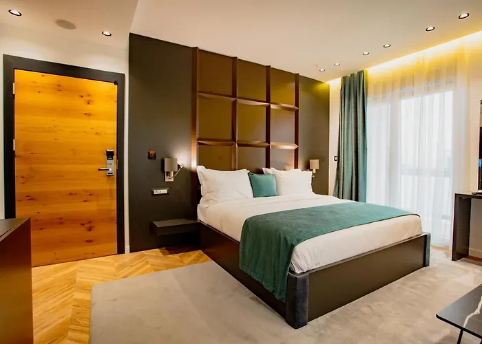 Ador Hotel
