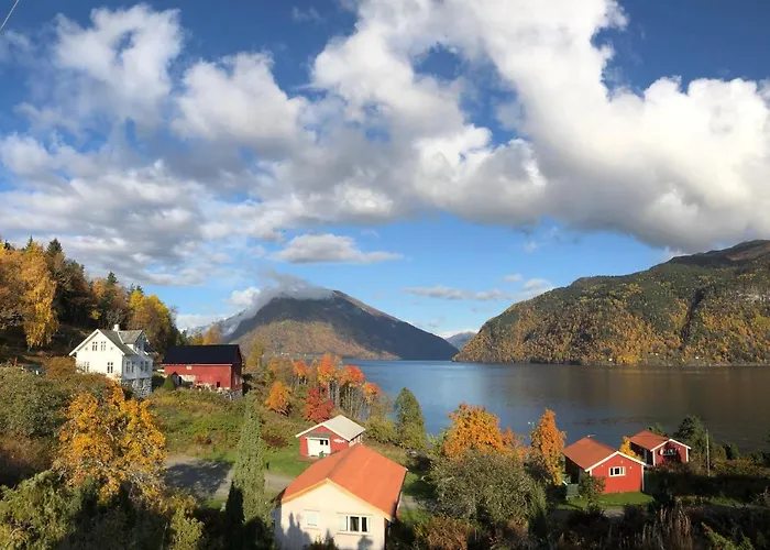 Dragsvik Fjordhotel (Adults Only)