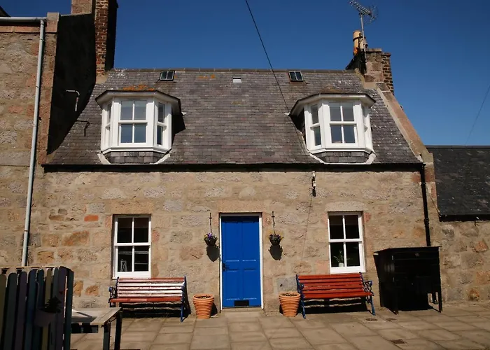 Unique 2 Bedroom Cottage In Fittie
