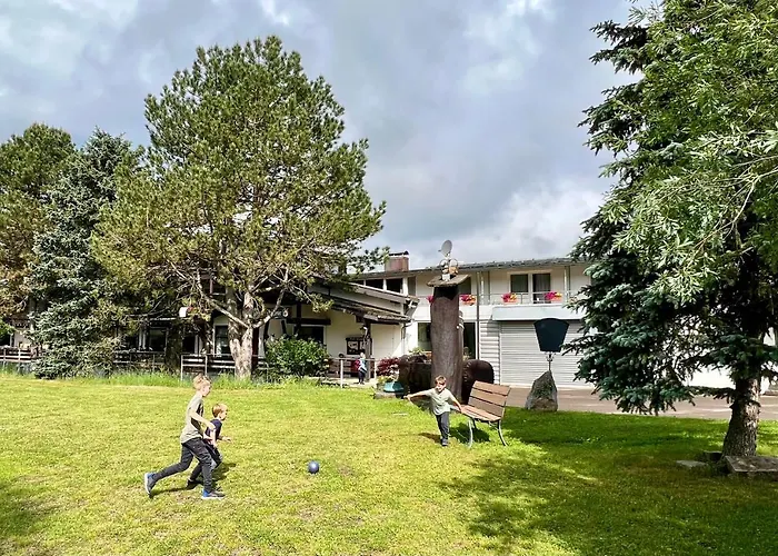 Landhotel Tanneneck - ideal für Gruppen, Familien und Hunde Löffingen