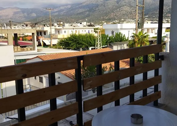 Cleo Rooms 250M From The Beach