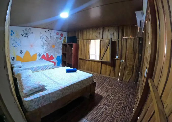 Tree House Samanea Lodge