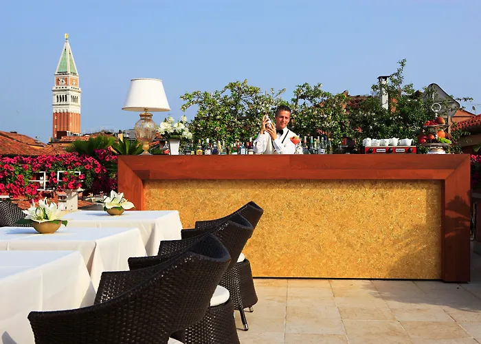 Hotel A La Commedia