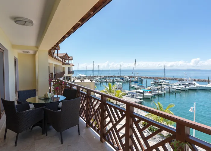 The Bannister Hotel&Yacht Club