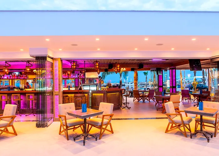 Limanaki Beach Hotel&Suites