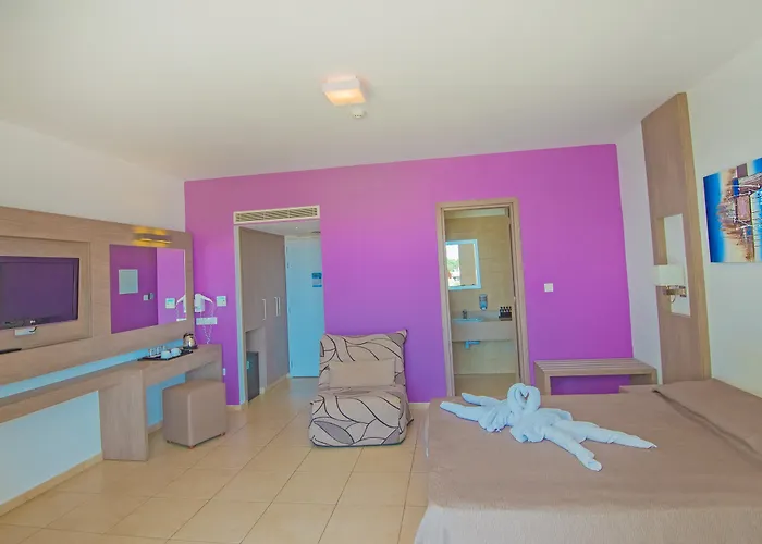 New Famagusta Hotel & Suites