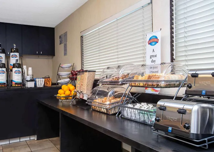 Baymont By Wyndham San Diego Downtown