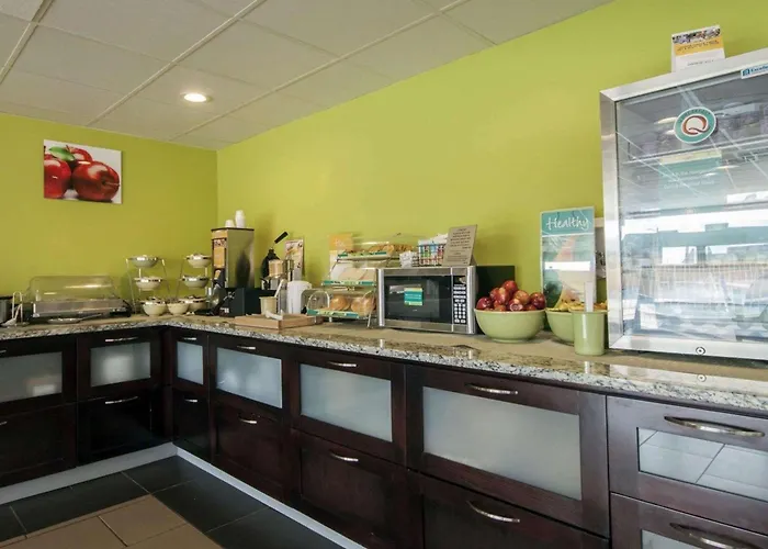 Quality Inn & Suites Airport