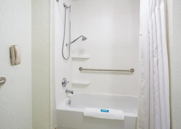 Holiday Inn Express Kansas City - At The Legends! By Ihg