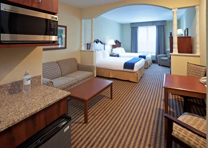 Holiday Inn Express & Suites Waxahachie By Ihg
