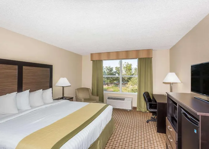 Baymont Inn & Suites By Wyndham Fort Myers I-75