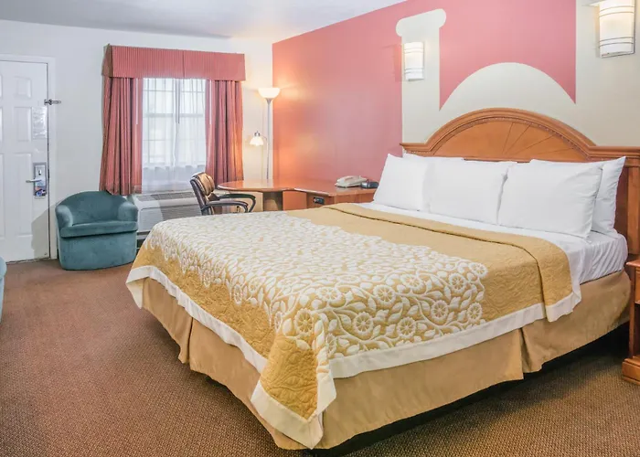 Days Inn By Wyndham Bastrop