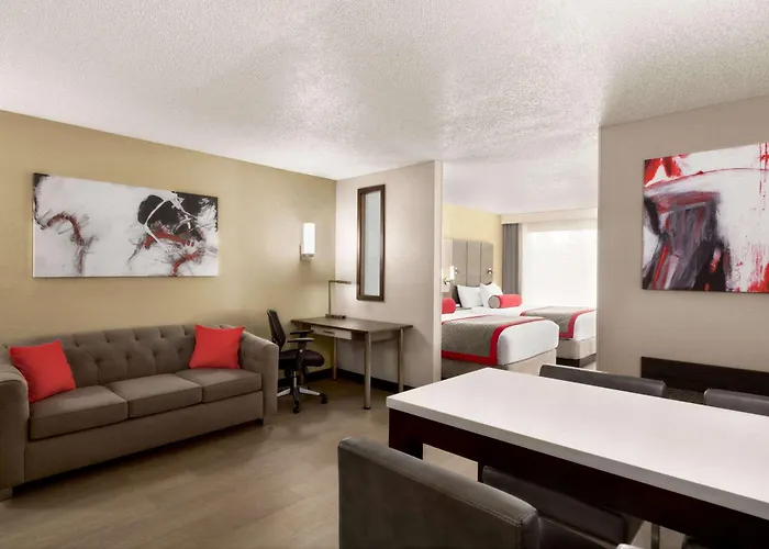 Ramada By Wyndham Suites Orlando Airport