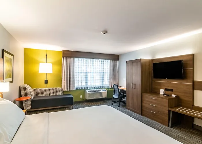 Holiday Inn Express & Suites Camarillo By Ihg