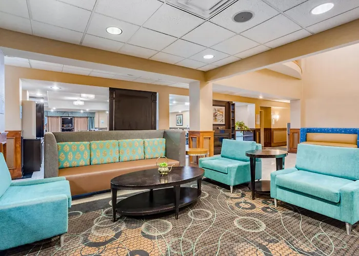 Holiday Inn Express & Suites Canton By Ihg