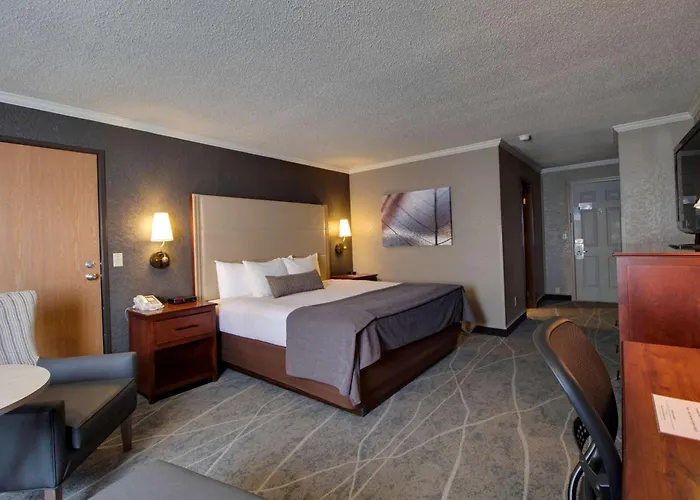 Best Western Harbour Pointe Lakefront