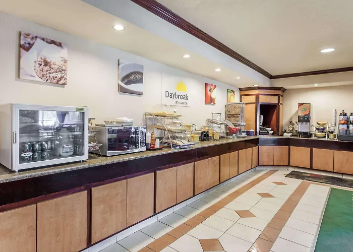 Days Inn & Suites By Wyndham Warren