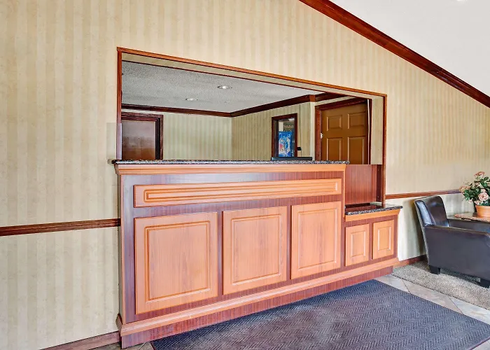 Knights Inn - Madison Heights