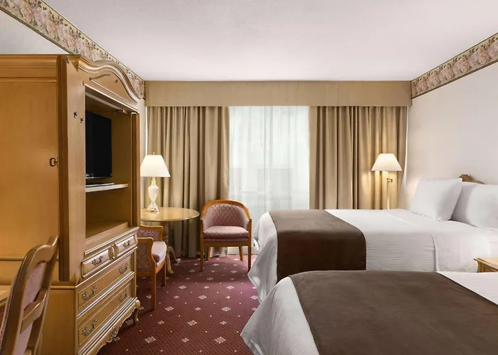 Travelodge By Wyndham Niagara Falls Fallsview