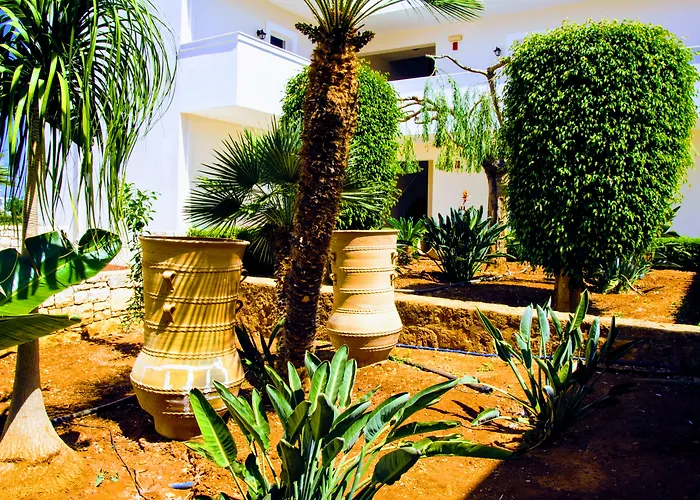 Yiannis Manos Hotel Resort