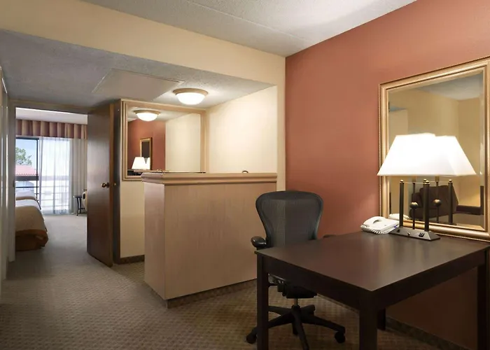 Wyndham El Paso Airport And Water Park