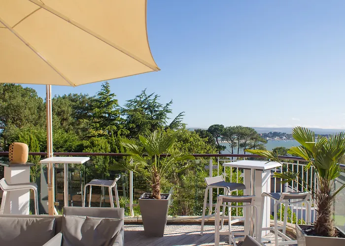Harbour Heights Hotel