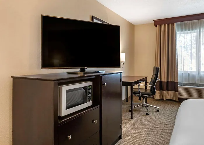 Comfort Inn & Suites Paw Paw