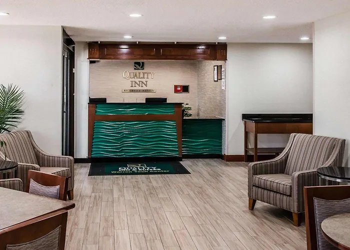 Quality Inn & Suites Warren - Detroit
