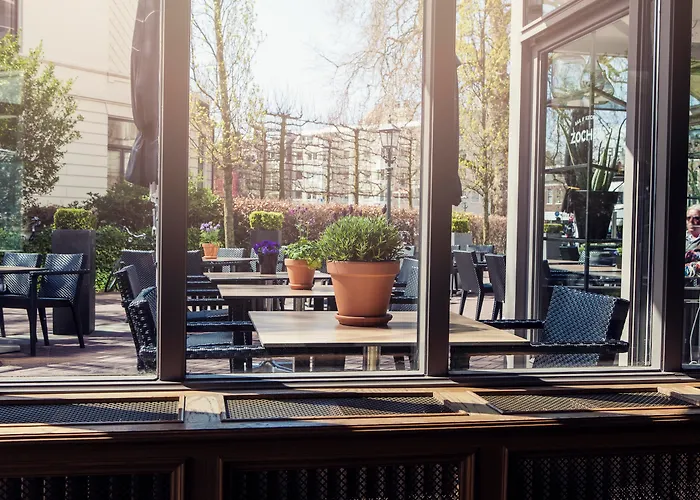 Carlton Square Hotel