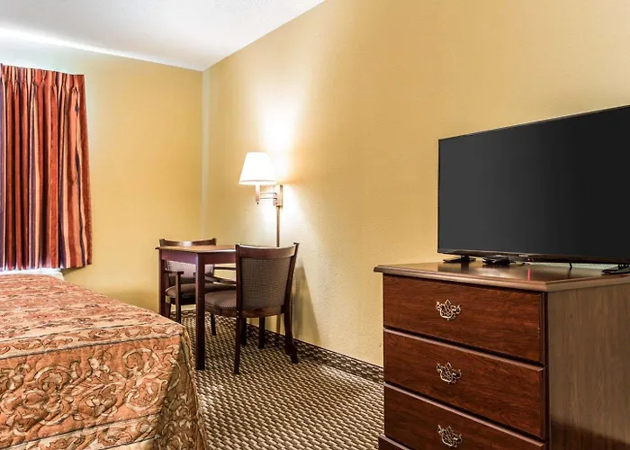 Rodeway Inn Forest Park