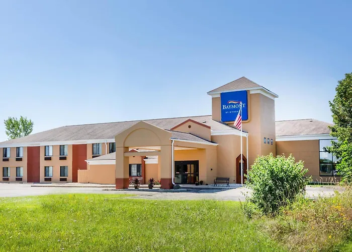 Baymont Inn & Suites By Wyndham Mukwonago