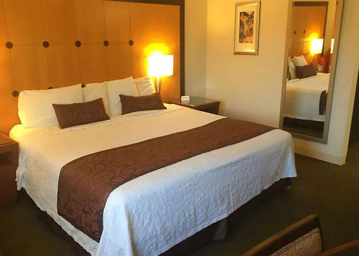 Travelodge By Wyndham Brooklyn Center