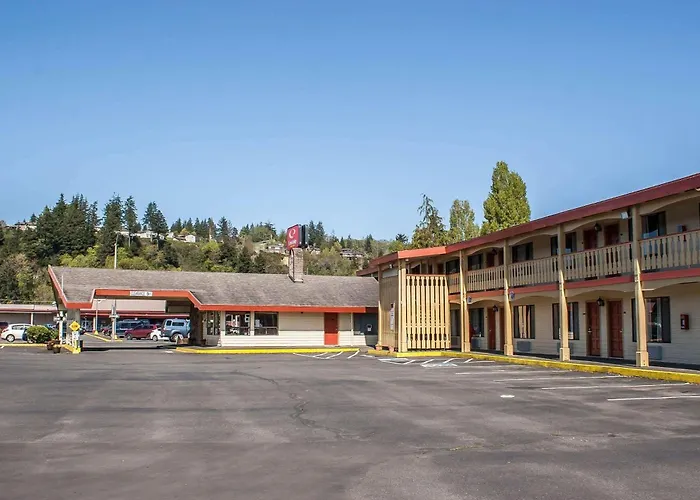 Econo Lodge Inn & Suites