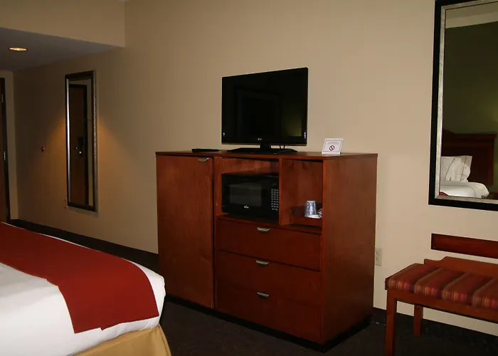 Holiday Inn Express & Suites Greenville By Ihg